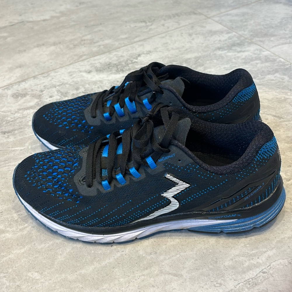 361 - Strata 3 running shoe - size 9